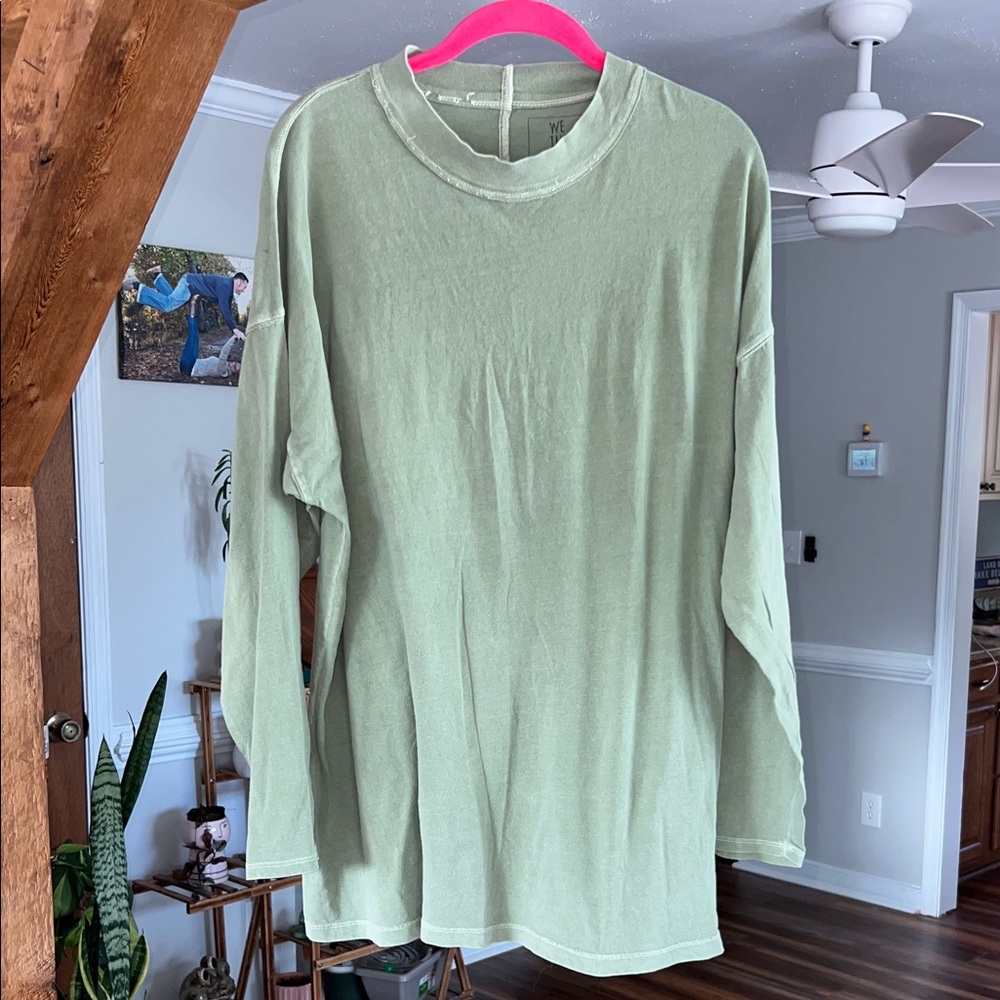 We The Free Sage Long Sleeve Distressed Tee Large